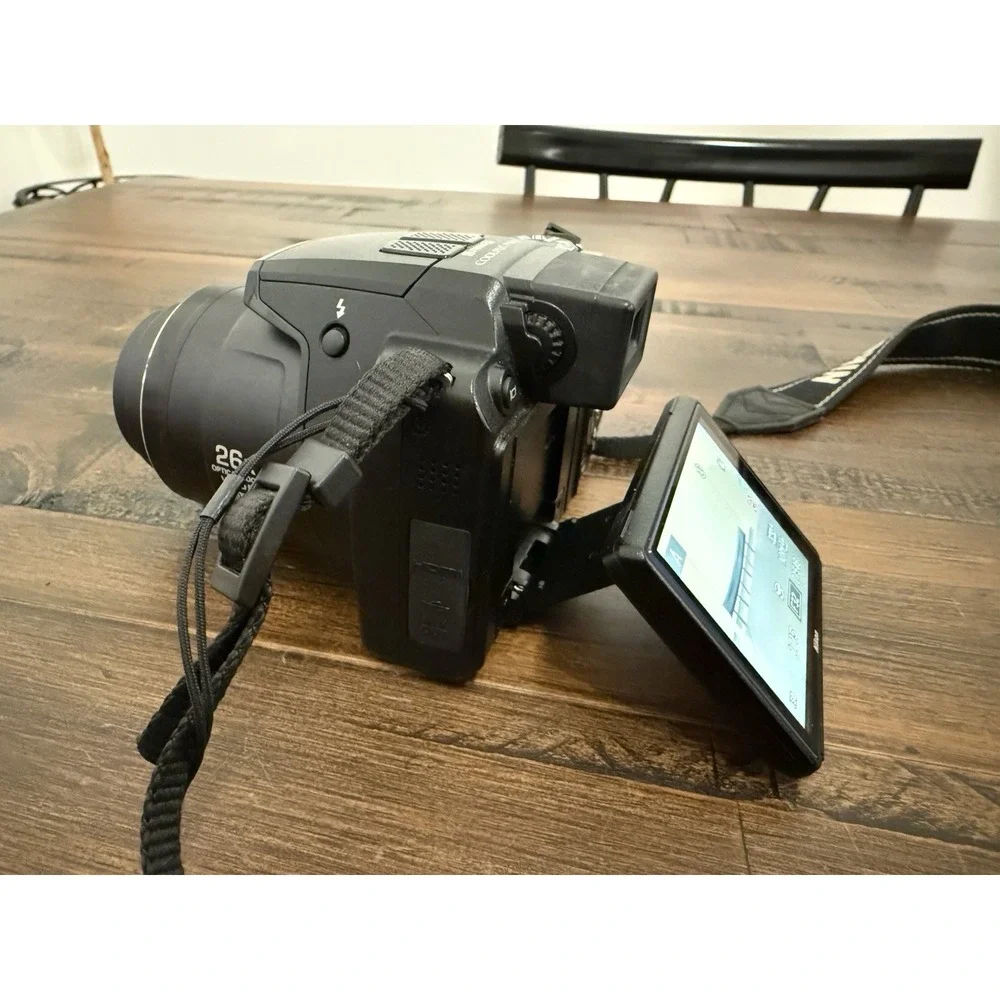 Nikon Coolpix P100 Camera 10.3MP 26x Opt Zoom w/ 2 Batteries Charger Cord Case